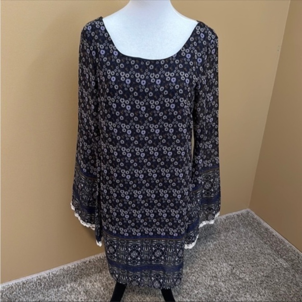 🍁 Xhilaration Bell Sleeve Shift Dress​